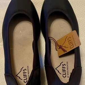 Cliffs by WHITE MOUNTAIN Elegant Black Fabric Pumps
